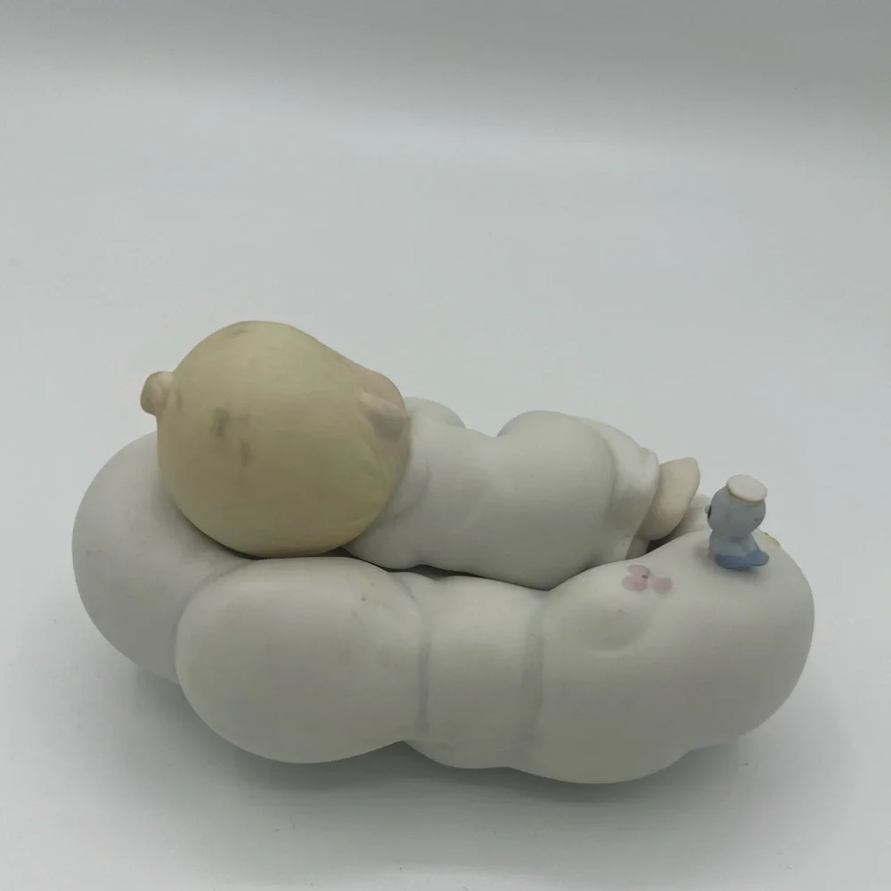 521922 Precious‎ Moments Safe in the Arms of Jesus Enesco Boy (1992)